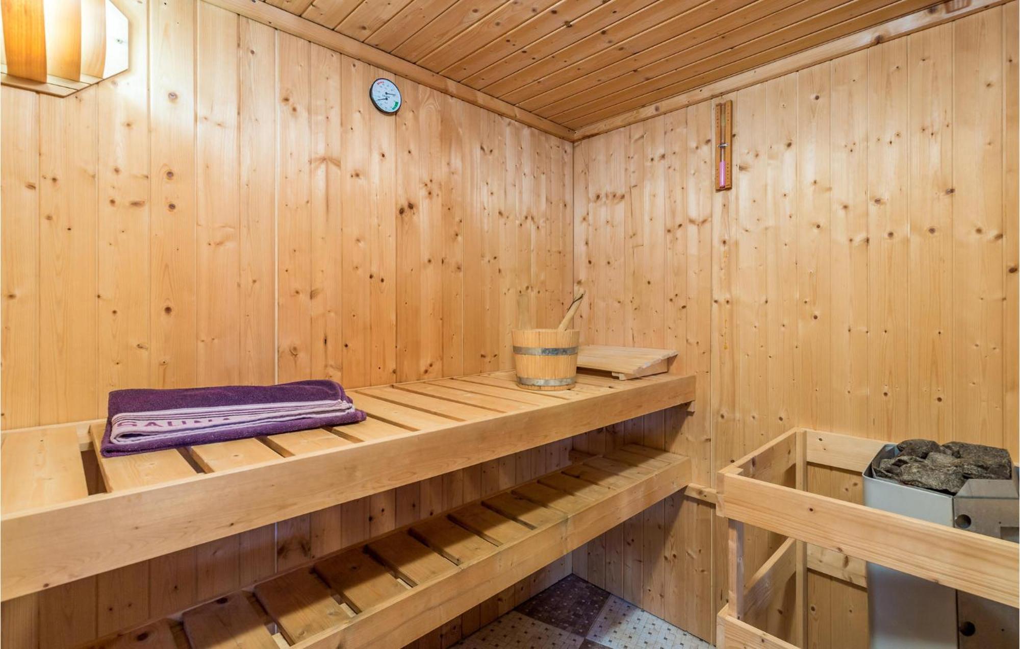 Gorgeous Home In Zgaljici With Sauna Екстер'єр фото